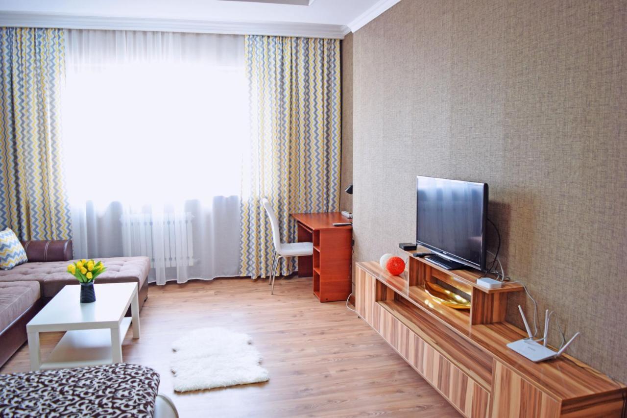 Bishkek Sunny Apartment In The Center Kültér fotó