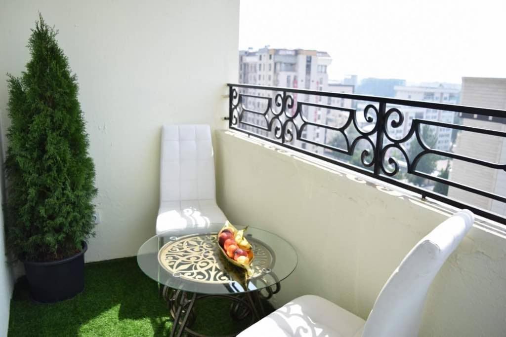 Bishkek Sunny Apartment In The Center Kültér fotó
